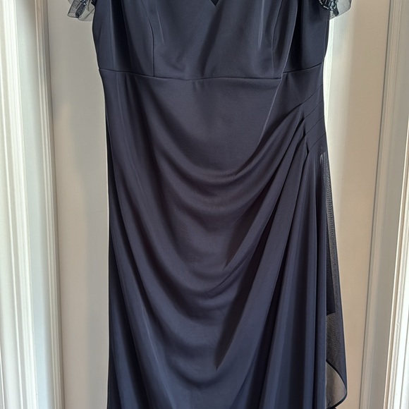 XSCAPE Lana V-Neck Beaded Flutter Sleeve Navy Gown NWT - Picture 10 of 14